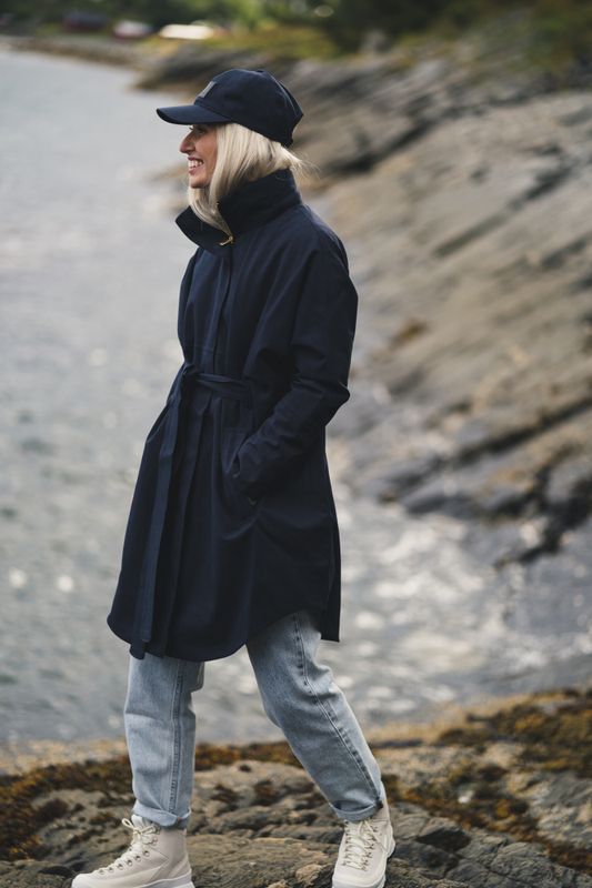 Bris Poncho Dark Navy 