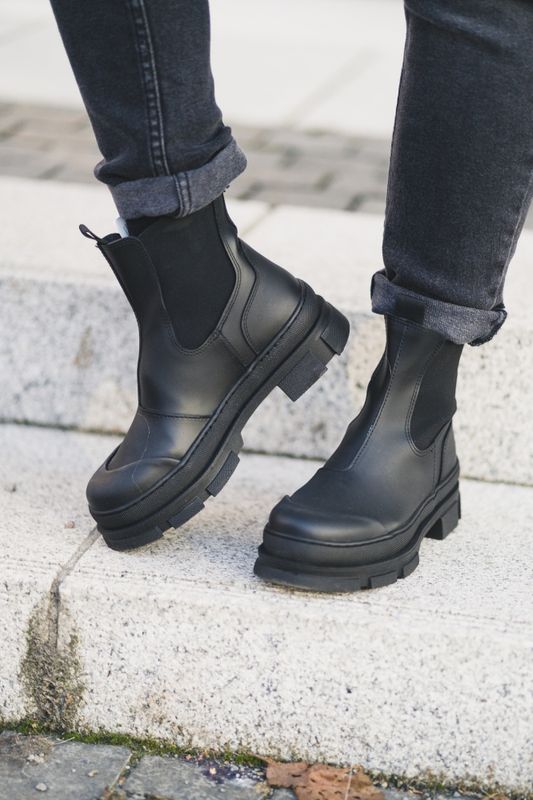Wave Boots Black