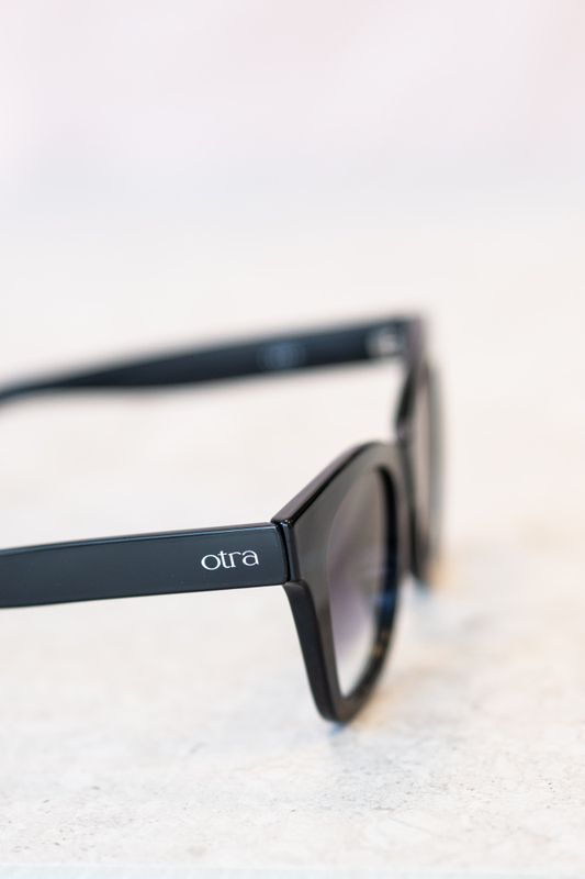 Cece Black/Fade 