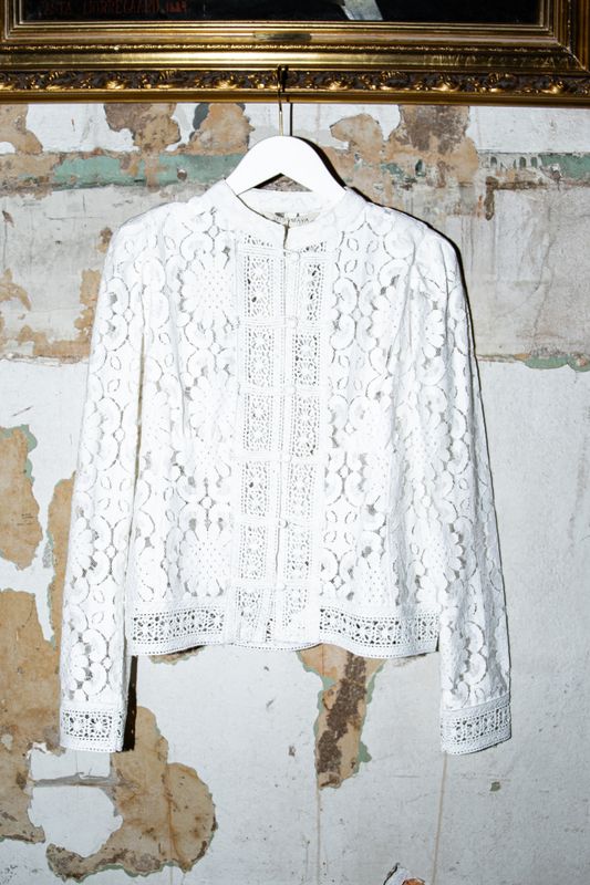 Amora Blouse Chantilly Lace 