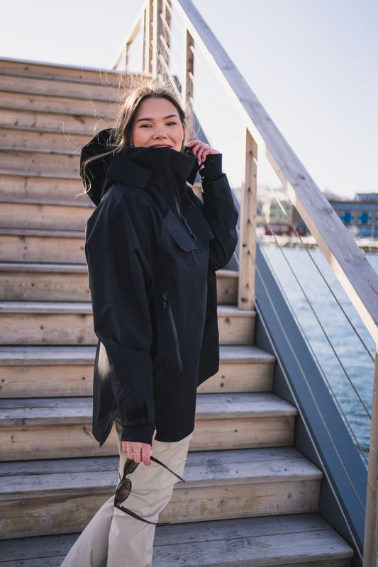 Voss Poncho Black 