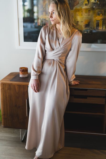 Hovedbilde Bretti Heavy Sateen Dress Champagne 