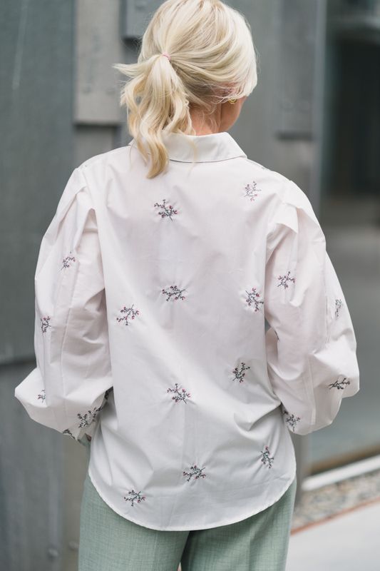 Sofia Magnolia Shirt Embroidered Flower