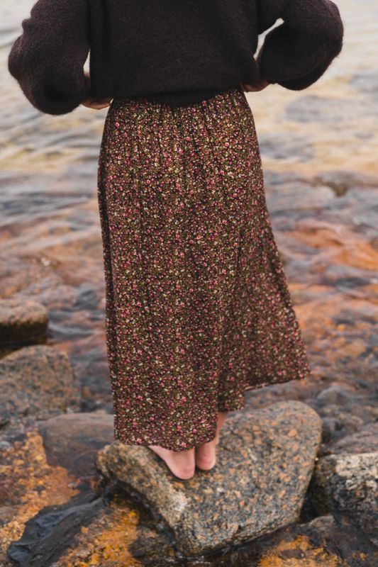 Astrid HW Skirt Black Coffee Flower 