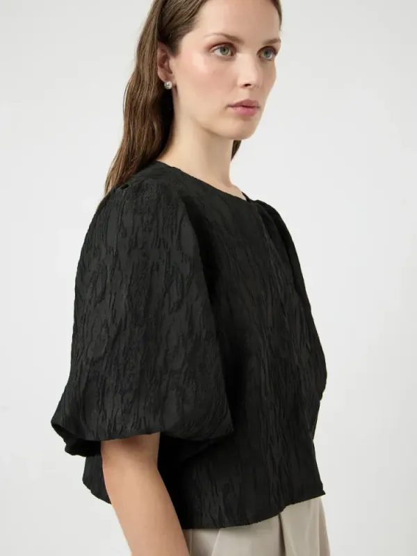 Minu 2/4 Short Top Black 