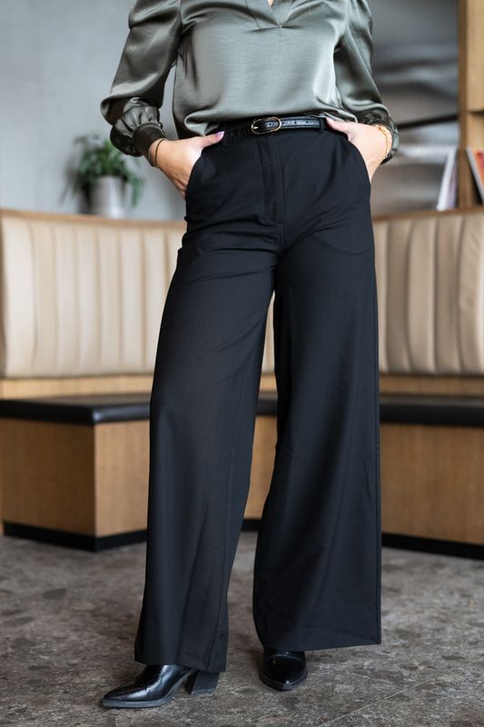 Laura 285 Black Regular 
