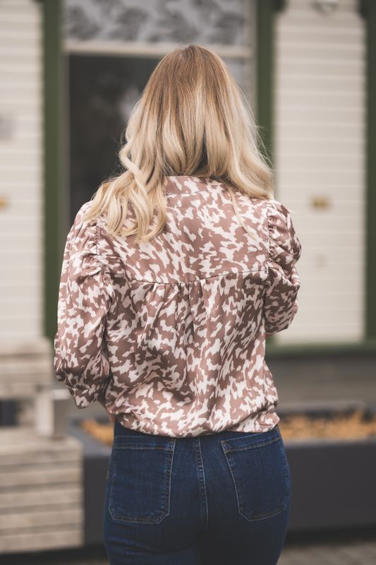 Roella Graphic Fade Blouse Dark Sand 