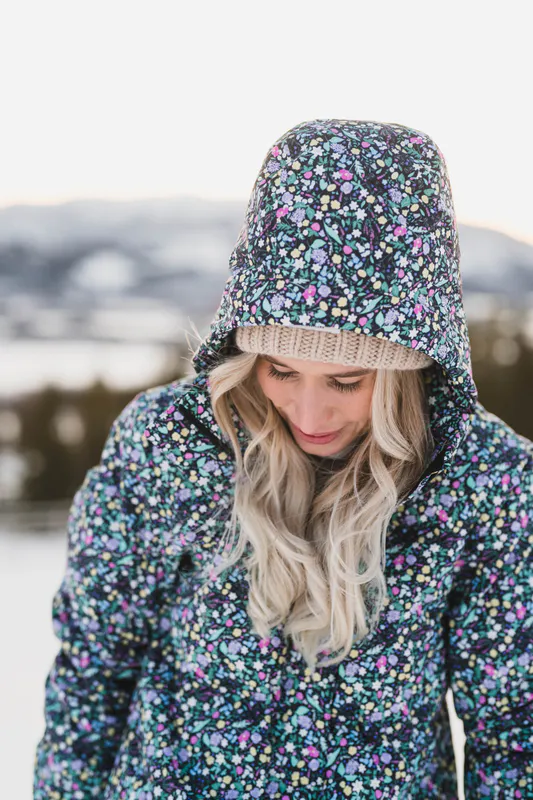 Snow Puffer Flower Black 