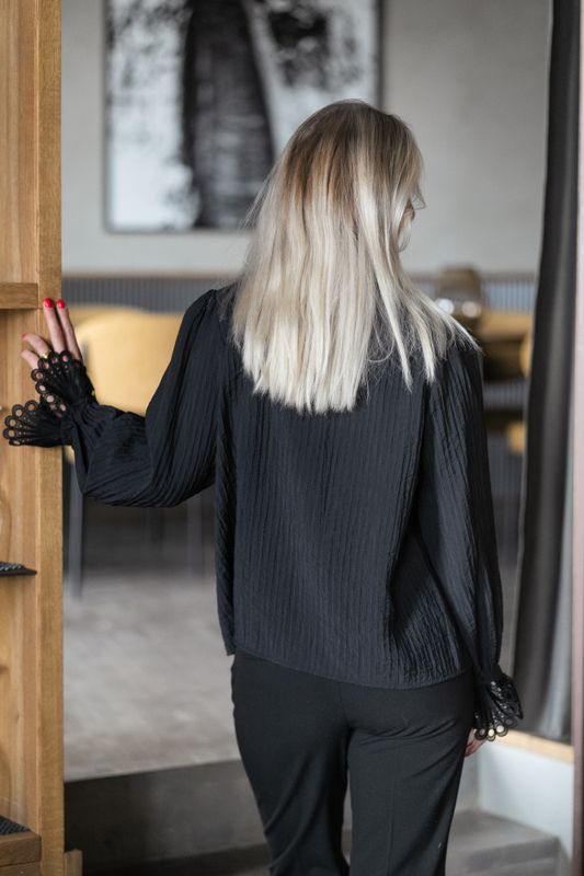 Anisa LS Shirt Black 