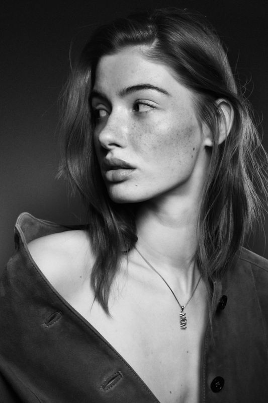 The Mom Pendant Gold 