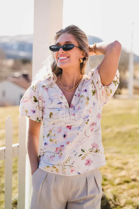 Hovedbilde Irina Flower Blouse Offwhite 