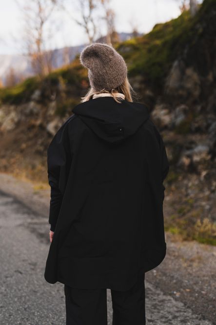 Hovedbilde Bergen Poncho Black 