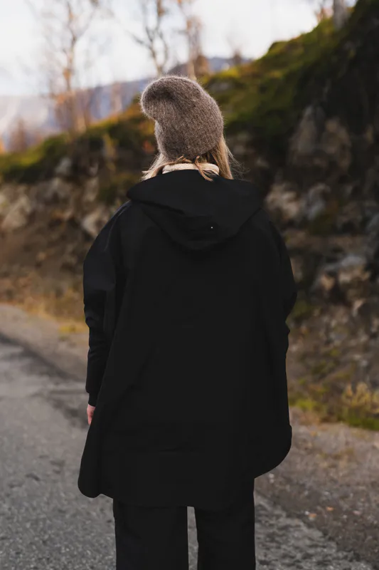 Bergen Poncho Black 