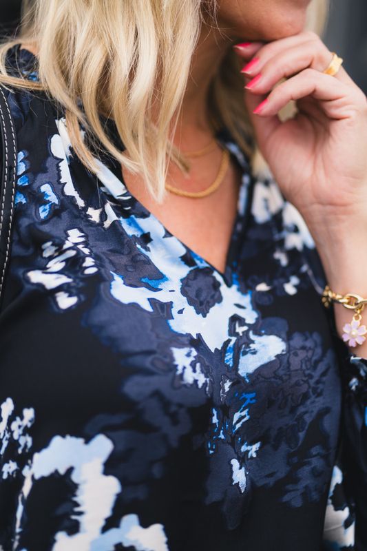 Elsia Blouse Dark Navy Blurred Flower
