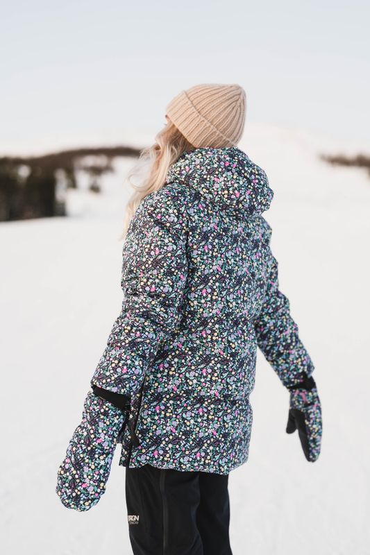 Snow Puffer Flower Black 