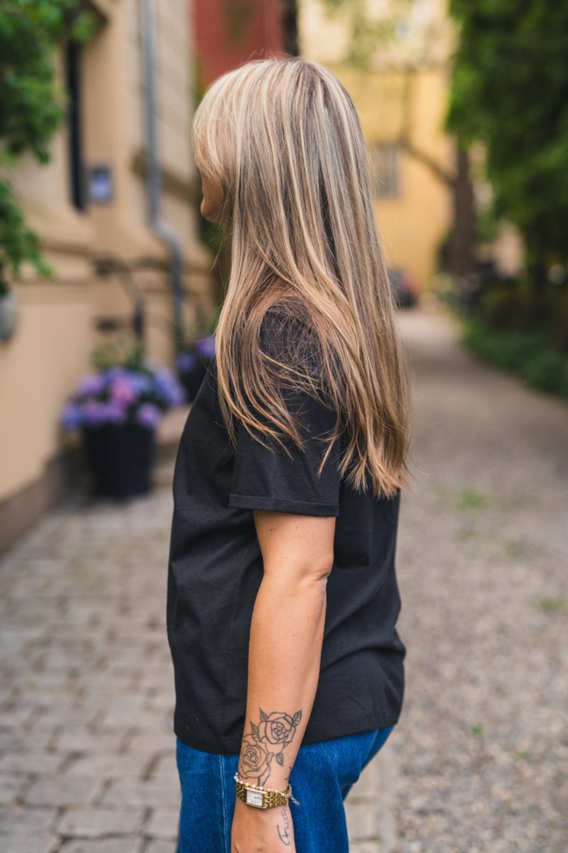 Terina Organic Small Logo Tee Black/White 