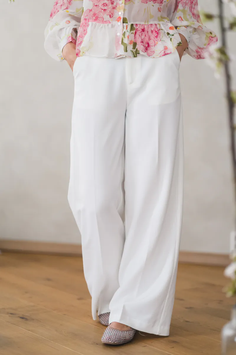 Reign Tailored Extra Wide White 