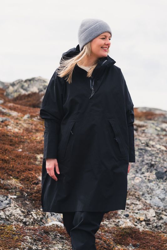 Aalesund Poncho Black 