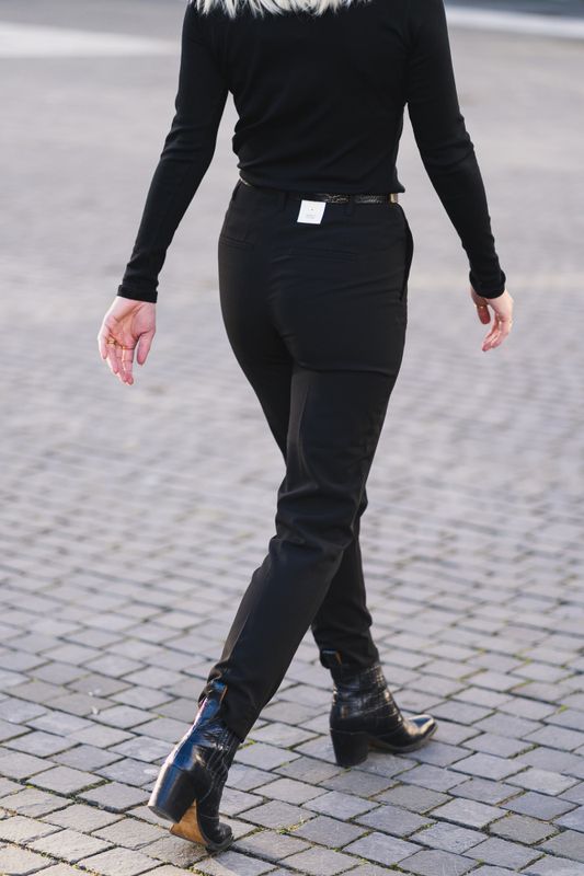 Julia 285 Black 