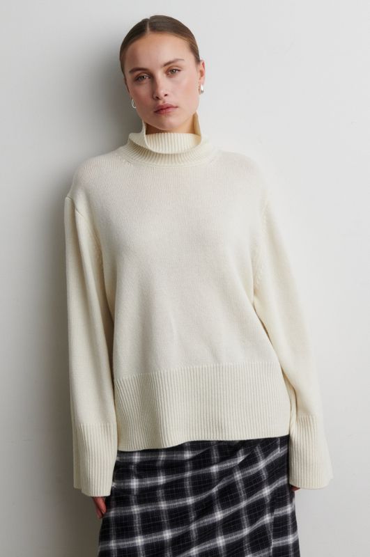 Alpha Knit T-Neck Cream 