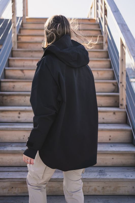 Voss Poncho Black 