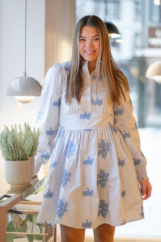 Miluna New Embroidery LS Dress Light Blue Flower W. Embroidery