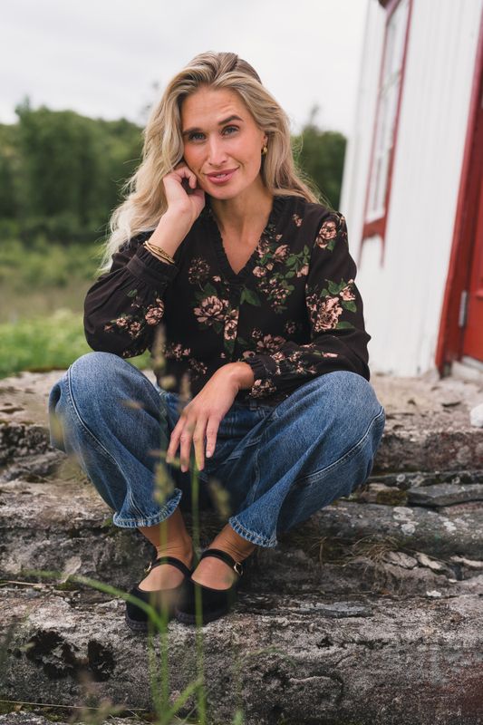 Irene V Shirt Misty Rose Flower 