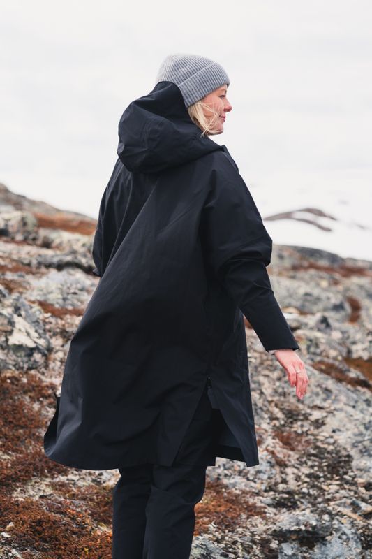 Aalesund Poncho Black 