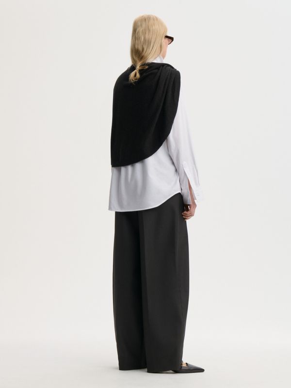 Pinne Wool Cape Black 