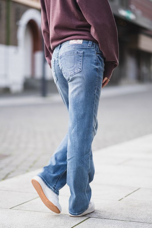 Sarah Low Rise Straight Medium Wash 