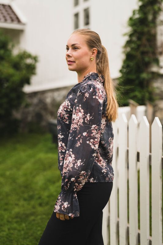Amara Garden Flower Blouse Dark Navy 