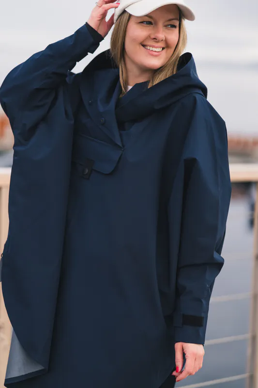 Bergen Poncho Dark Navy