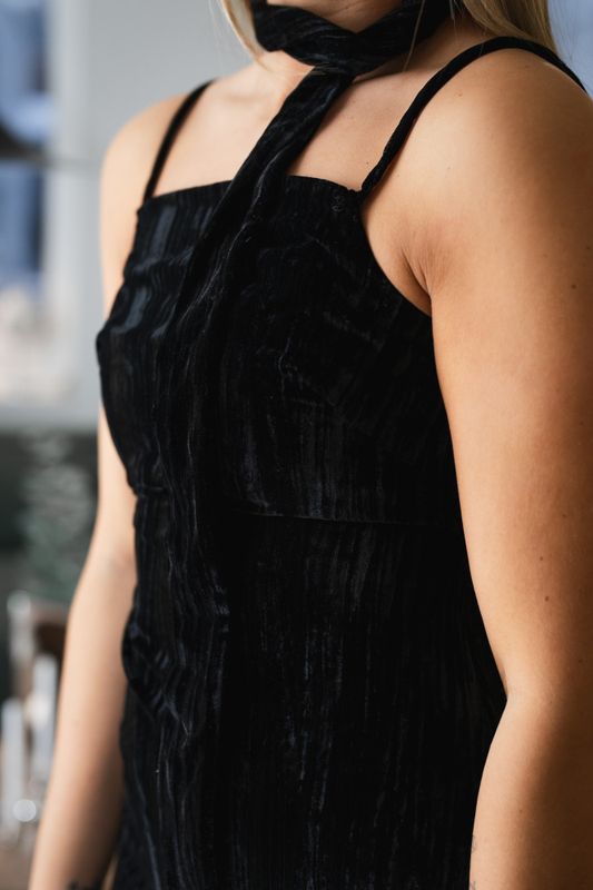 Cygnet Velvet Dress Black 