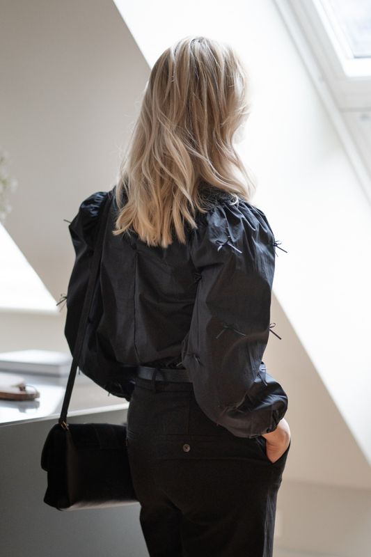 Cest Bow Top Black 