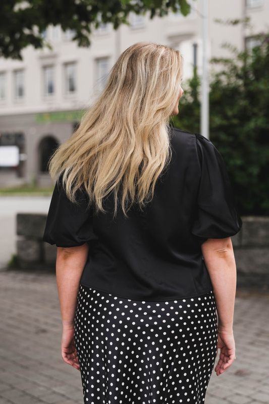 Pella 2/4 V-Neck Top Black 